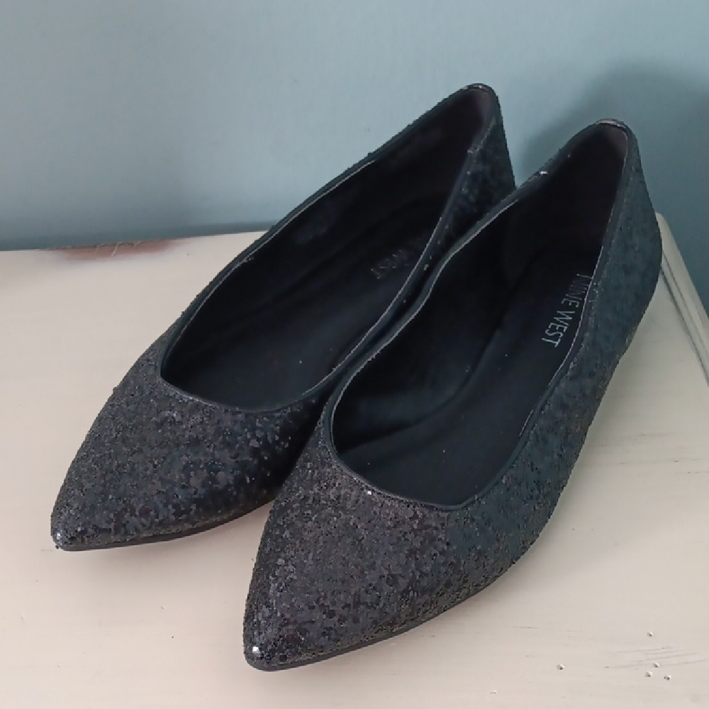 ! Nine West Sparkling Black Pointed Toe Flats